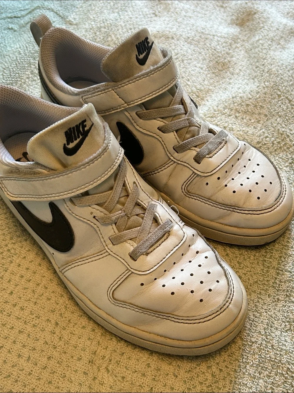 Nike Kids White and Black Velcro Low-Top Sneakers Sz y2.5